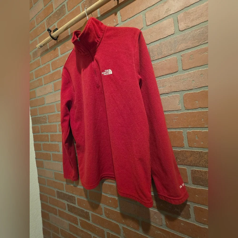 The North Face Mens Red Fleece Pullover Medium. Sku 98